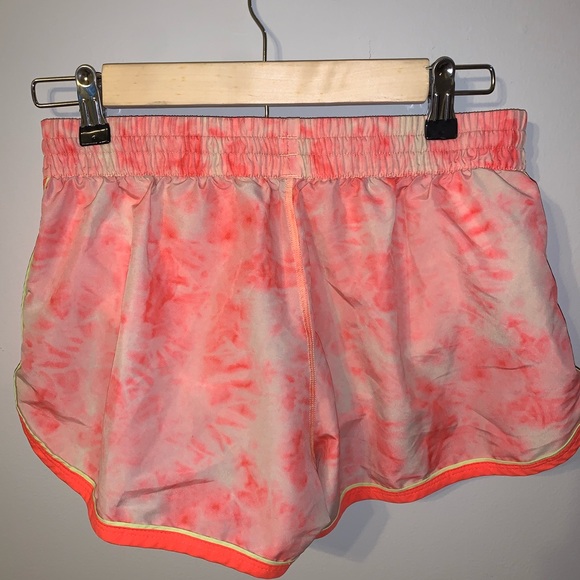 UNDER ARMOUR SHORTS - Picture 2 of 3